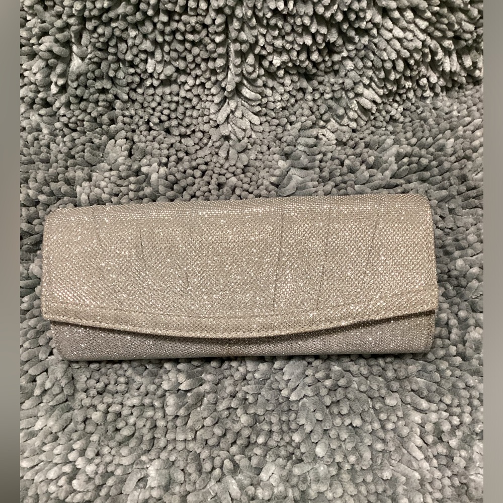 Fioni Night Women’s Silver Metallic Glitter Formal Clutch (Shoes Sold Separate).